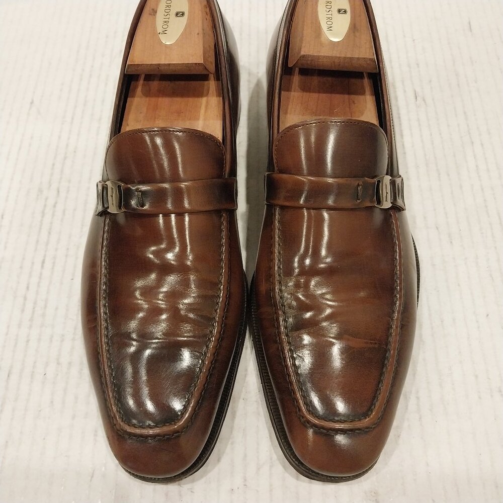 SALVATORE FERRAGAMO men's size 7 D brown loafer.